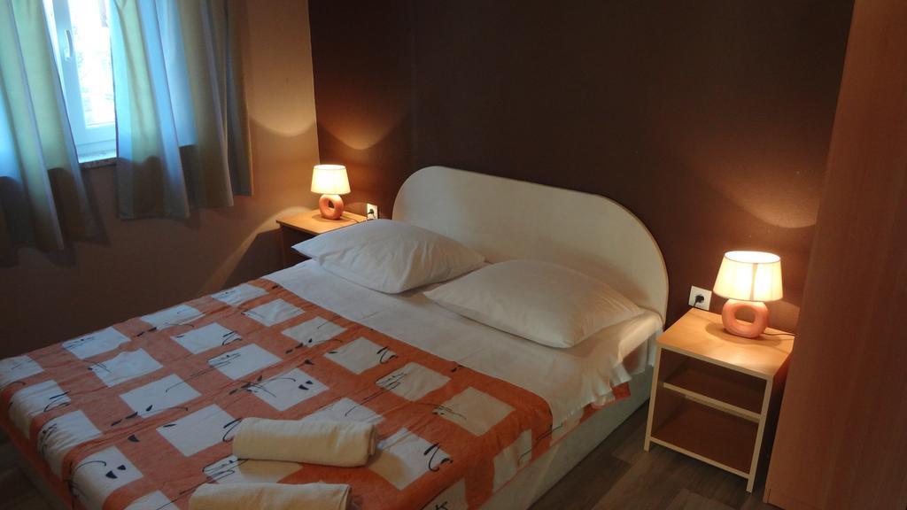 Apartments Laura I Angelina Tribunj  Room photo